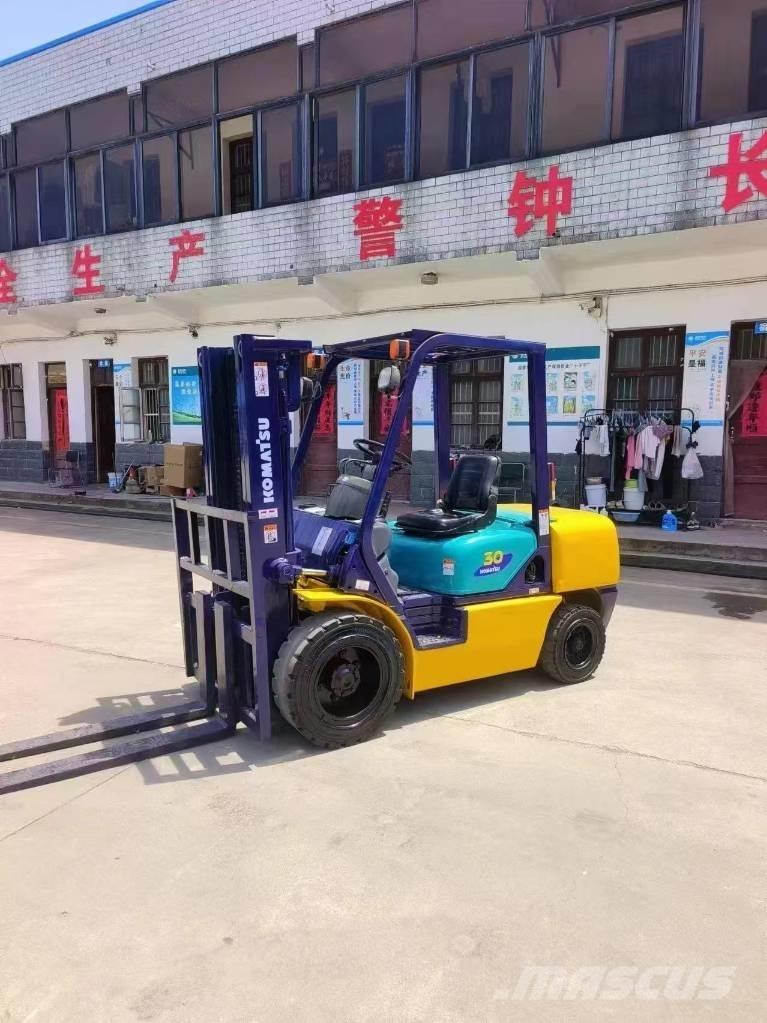 Komatsu FD 30 ディーゼル・軽油