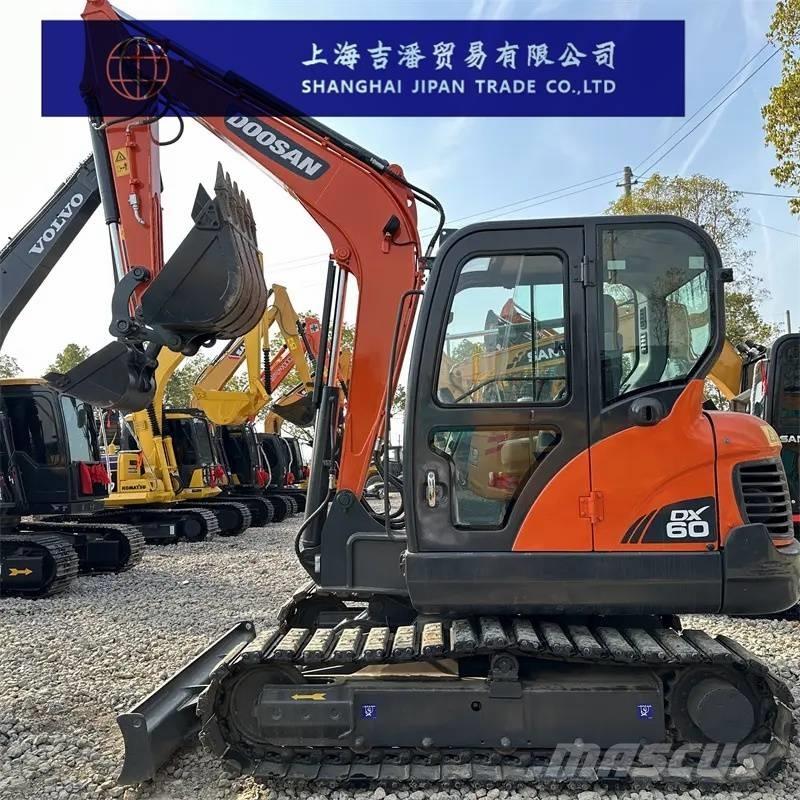 Doosan DX 60 ミニ油圧ショベル 7t以下（ミニユンボ・ミニディガー）