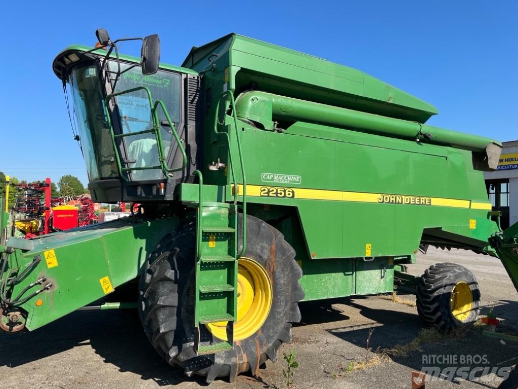 John Deere 2256 コンバイン