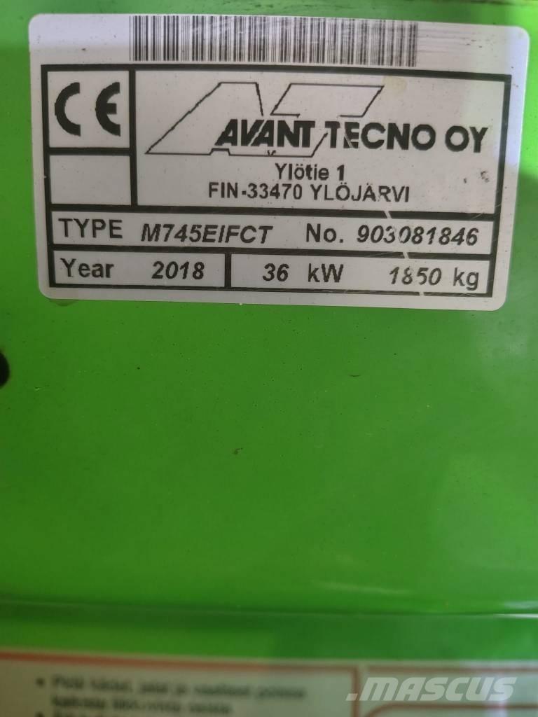 Avant 745 ミニローダー