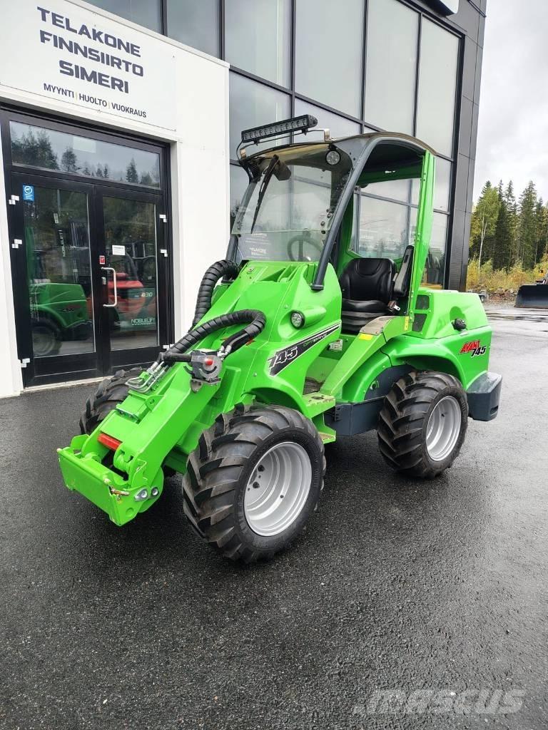 Avant 745 ミニローダー
