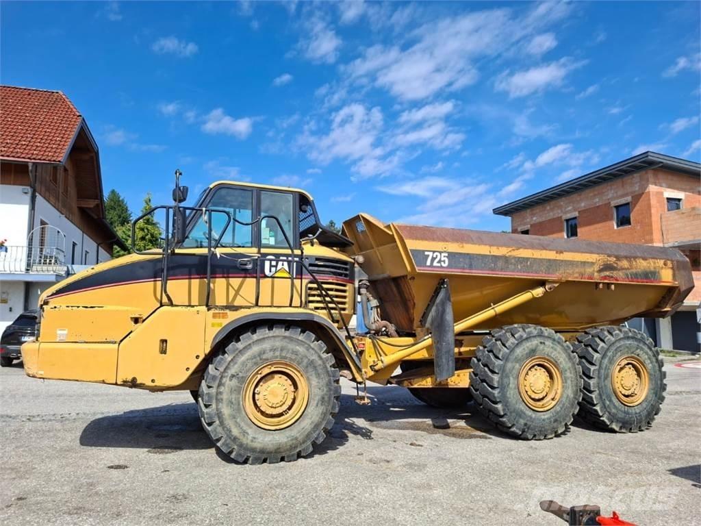 CAT 725 アーティキュレート式ダンプトラック