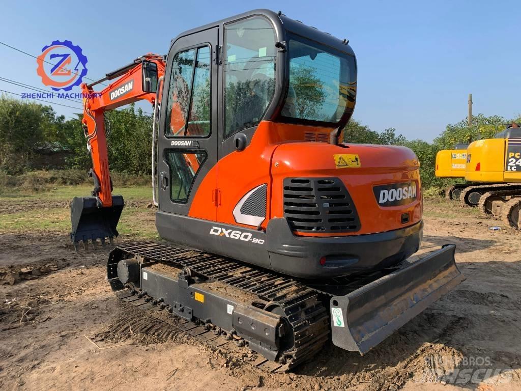 Doosan DX 60 ミニ油圧ショベル 7t以下（ミニユンボ・ミニディガー）
