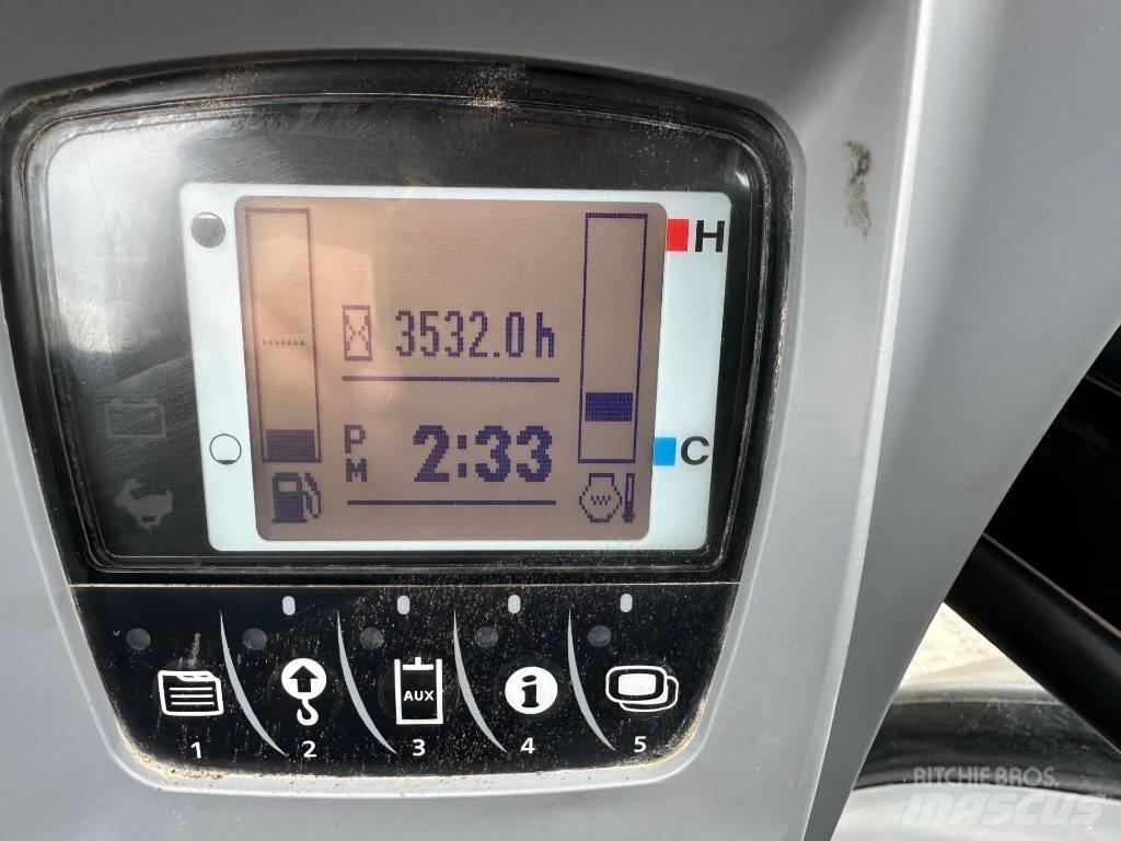 Kubota KX 057-4 ミニ油圧ショベル 7t以下（ミニユンボ・ミニディガー）