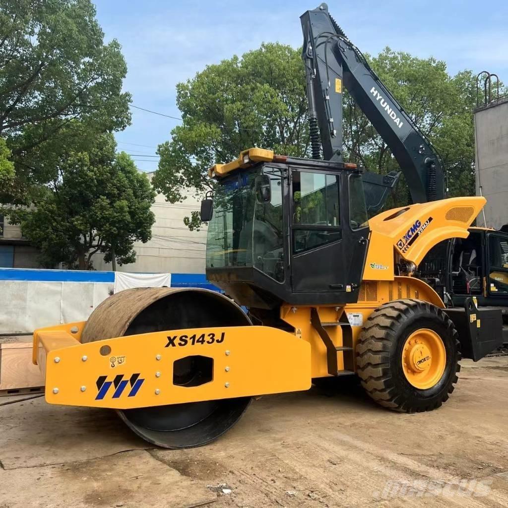 XCMG XS 143 振動ローラ