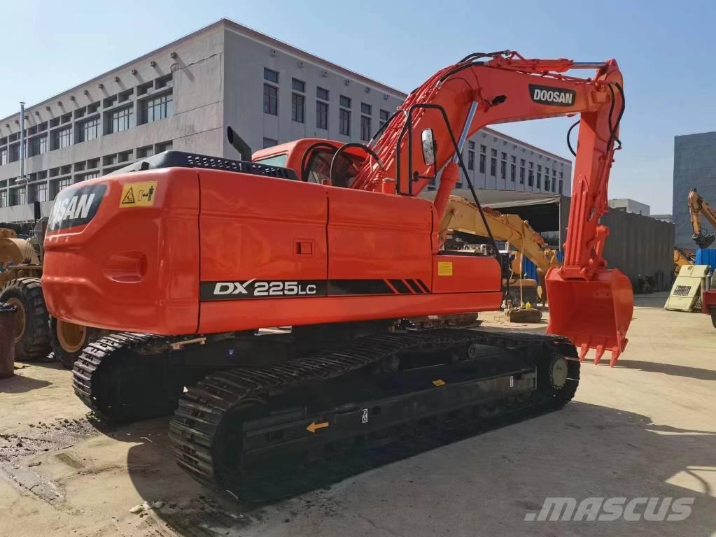 Doosan DX 225 大型油圧ショベル12t以上（パワーショベル・ユンボ）