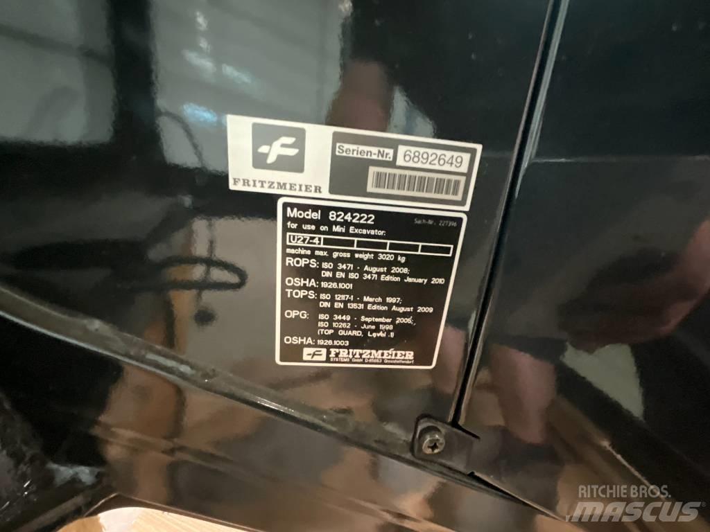 Kubota U 27-4 キャビン及び内装