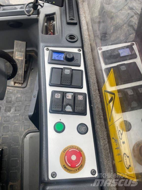 Komatsu 901 XC ハーベスター