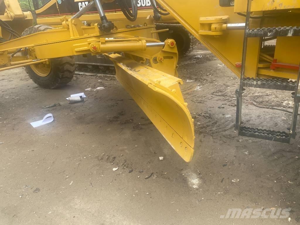 CAT 120 H モーターグレーダー
