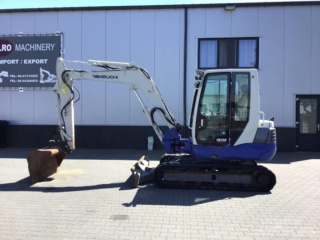 Takeuchi TB 250 ミニ油圧ショベル 7t以下（ミニユンボ・ミニディガー）