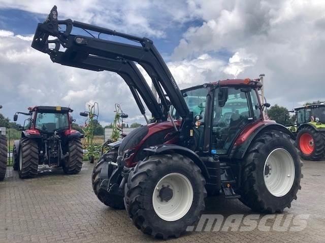 Valtra N155 Active トラクター