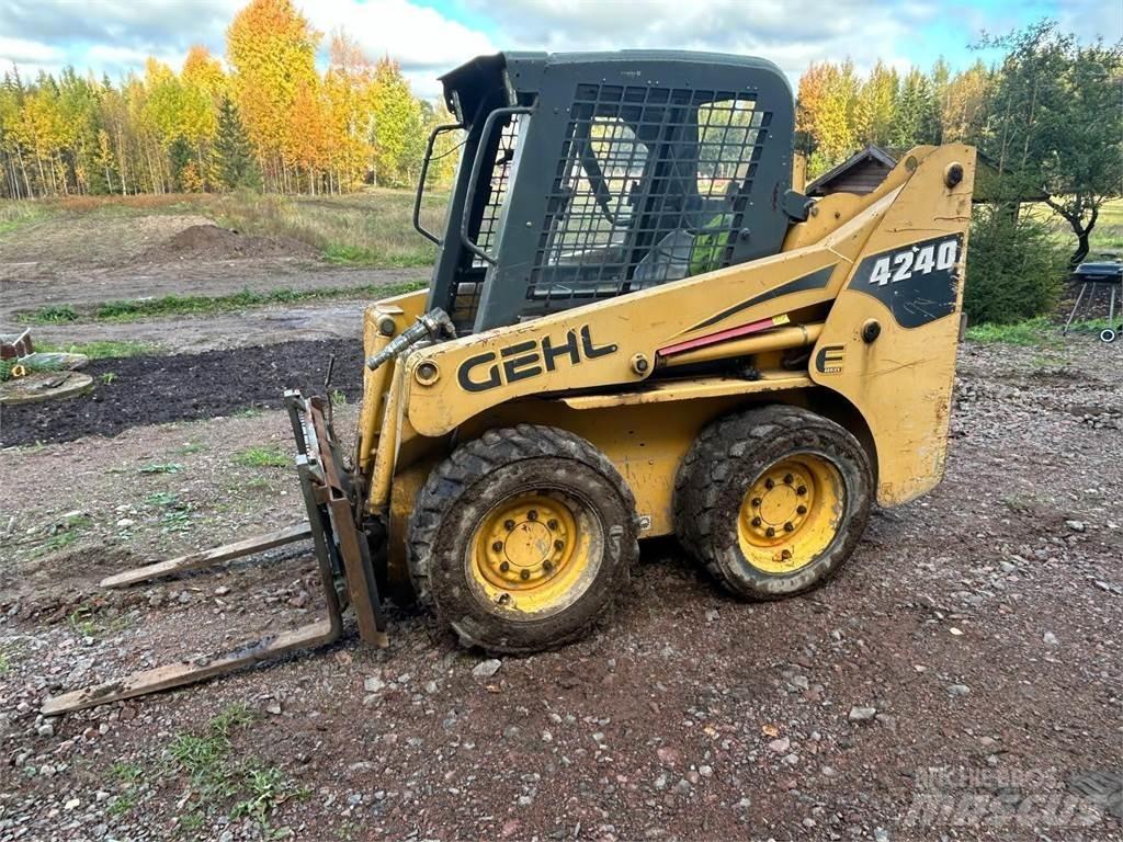 Gehl 4240 スキッドステアローダー
