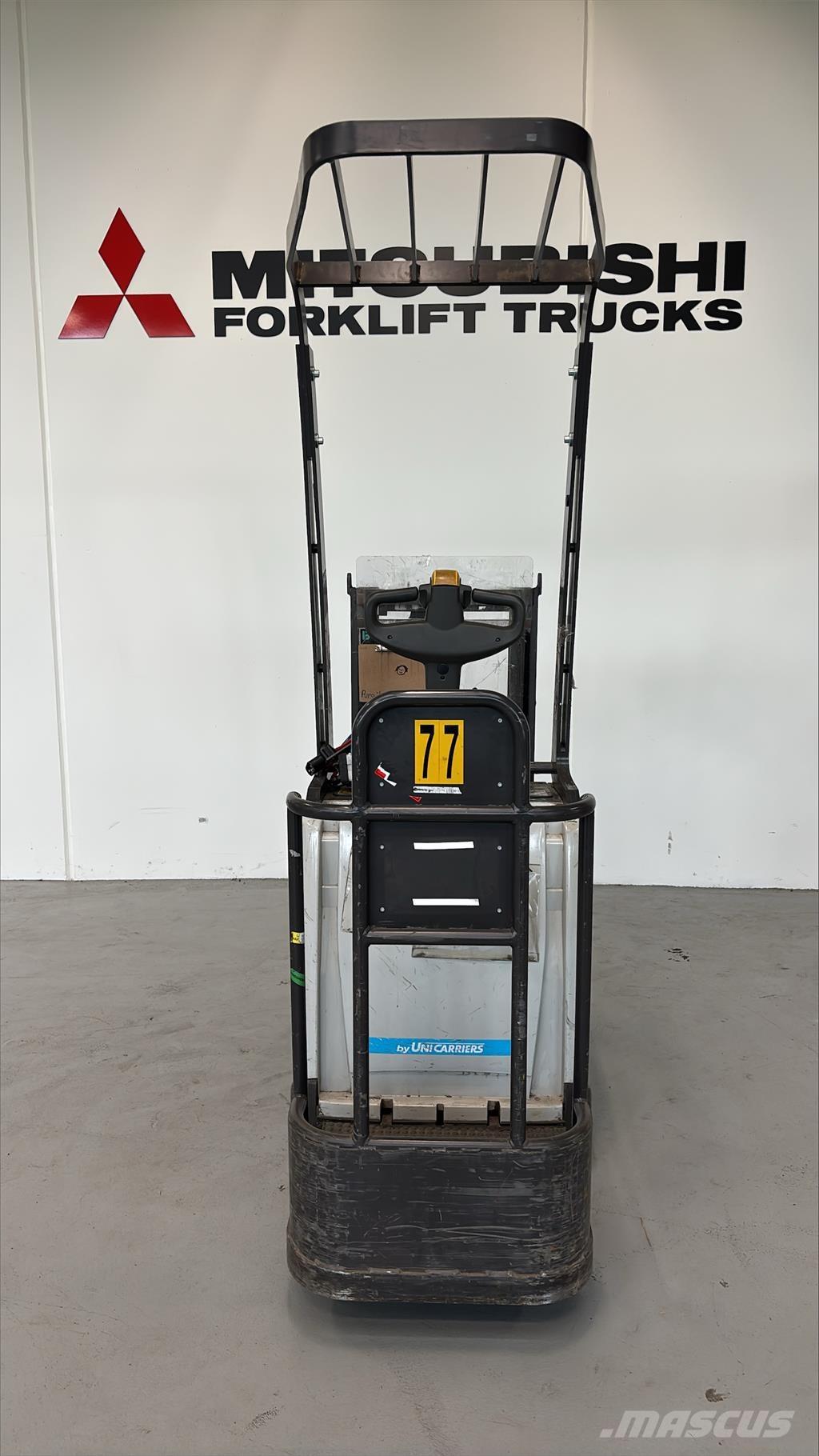 Atlet PDP200 自走式スタッカー