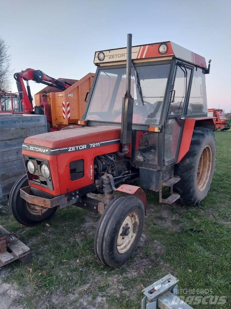 Zetor 7211 トラクター