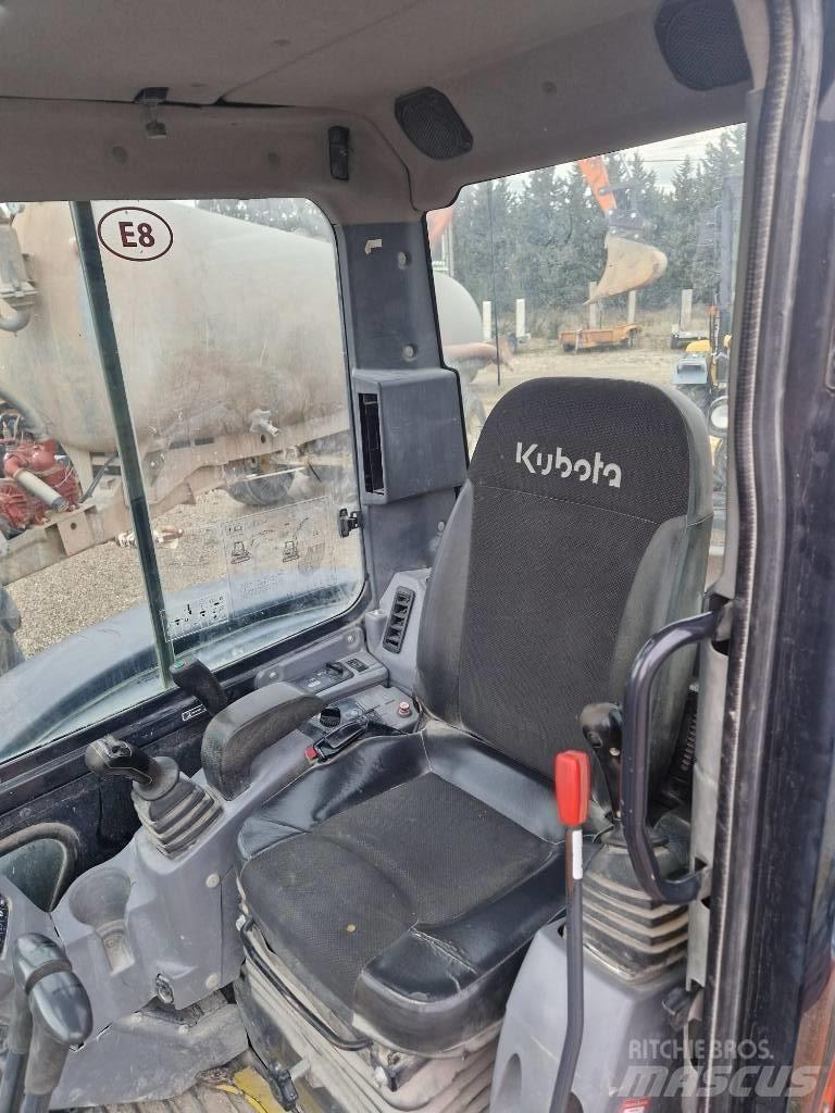 Kubota U 55-4 ミニ油圧ショベル 7t以下（ミニユンボ・ミニディガー）