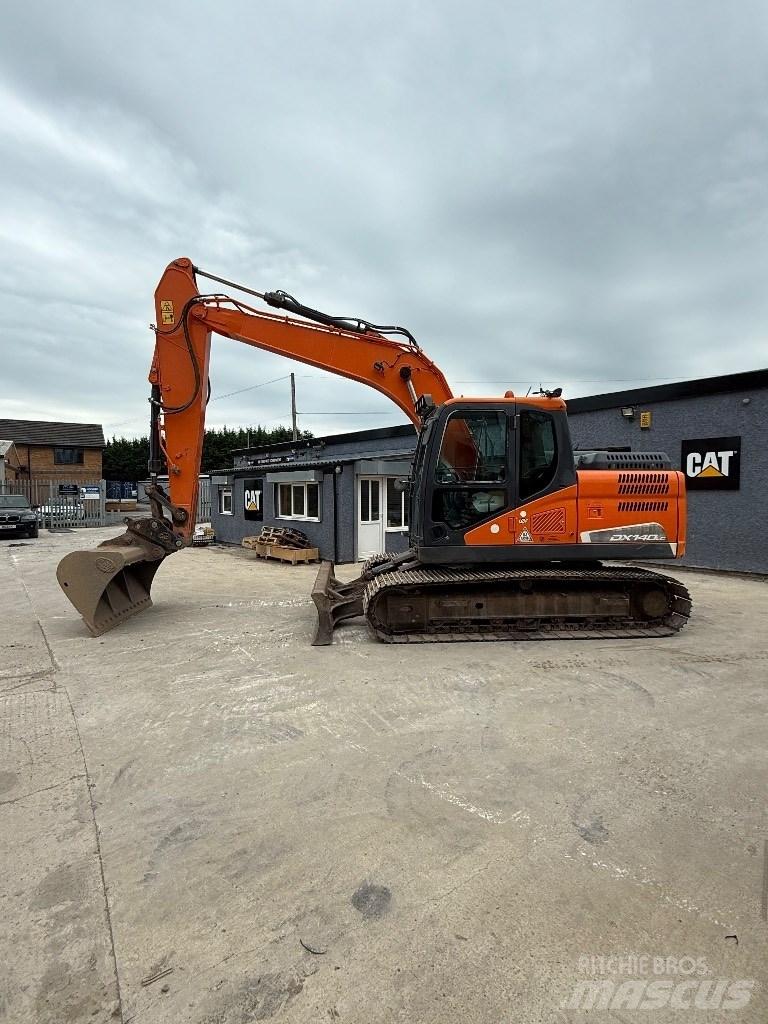 Doosan DX 140 LC 大型油圧ショベル12t以上（パワーショベル・ユンボ）
