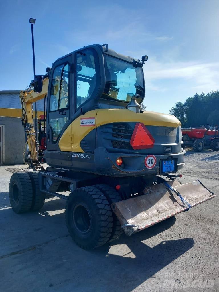 Doosan DX 57 W-5 ホイール式油圧ショベル（パワーショベル・ユンボ・バックホー）