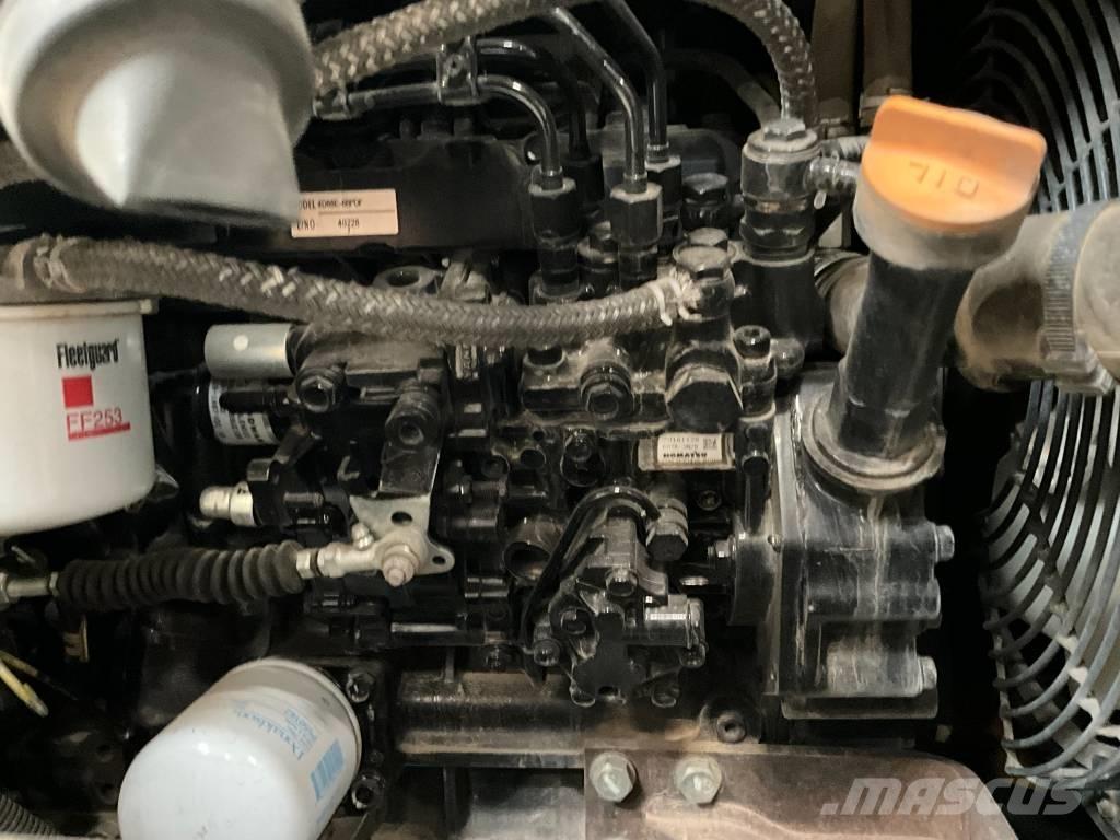 Komatsu PC 55 MR-3 ミニ油圧ショベル 7t以下（ミニユンボ・ミニディガー）