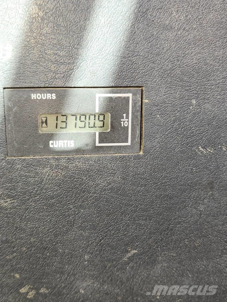 Hyundai Robex 300 LC 大型油圧ショベル12t以上（パワーショベル・ユンボ）