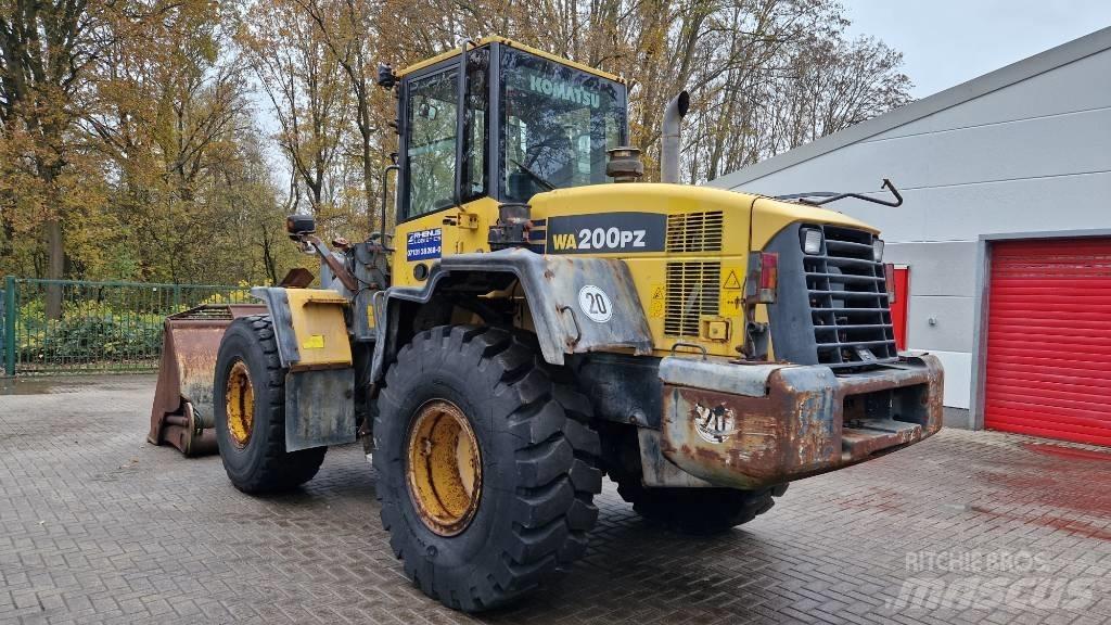 Komatsu WA 200 PZ-6 ホイールローダー・タイヤショベル