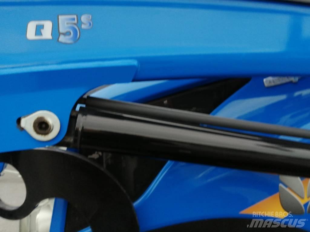 New Holland T6.180AC トラクター