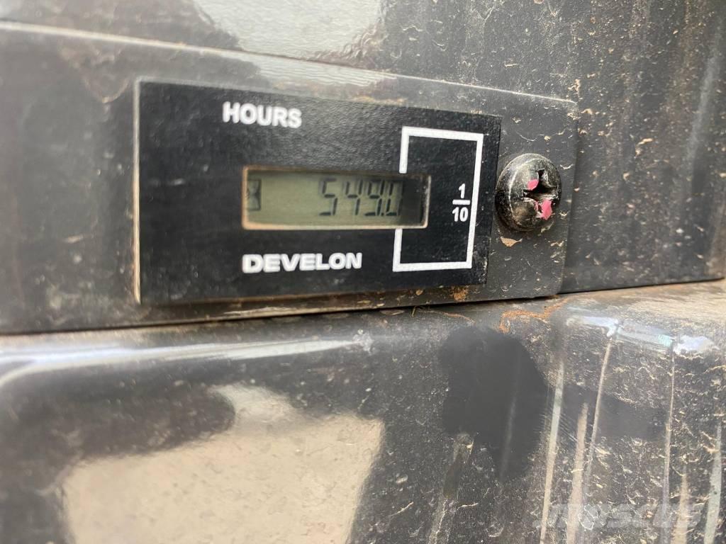 Develon DX 27 Z-7 ミニ油圧ショベル 7t以下（ミニユンボ・ミニディガー）