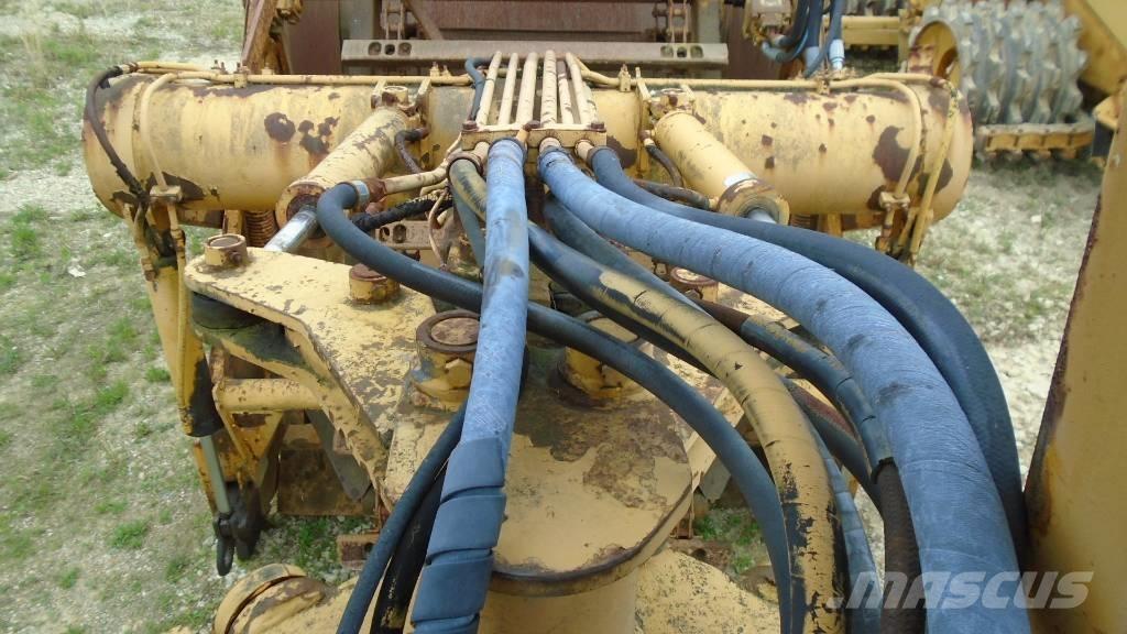 International 412B スクレイパー