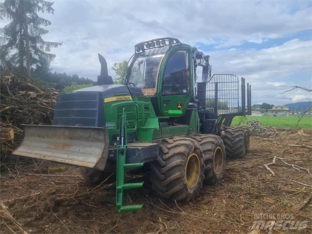 John Deere 1110 G フォワーダー