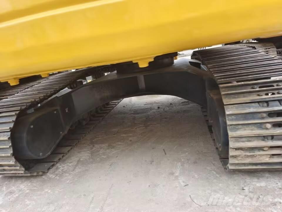 Komatsu PC 200-8 大型油圧ショベル12t以上（パワーショベル・ユンボ）