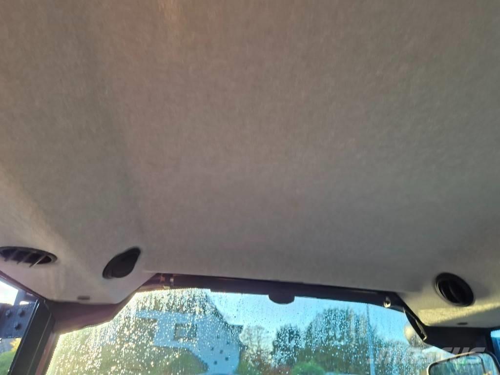 Valtra A105 HiTech トラクター