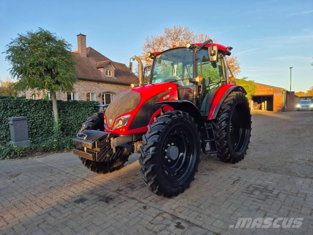 Valtra A105 HiTech トラクター