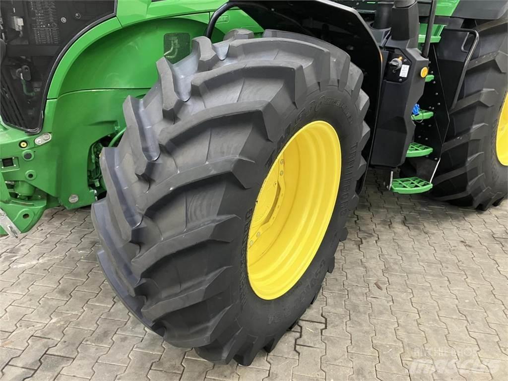 John Deere 7R 330 トラクター