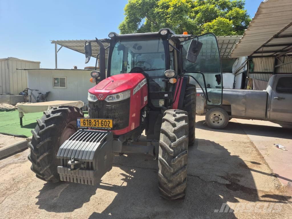 Massey Ferguson 5713 トラクター