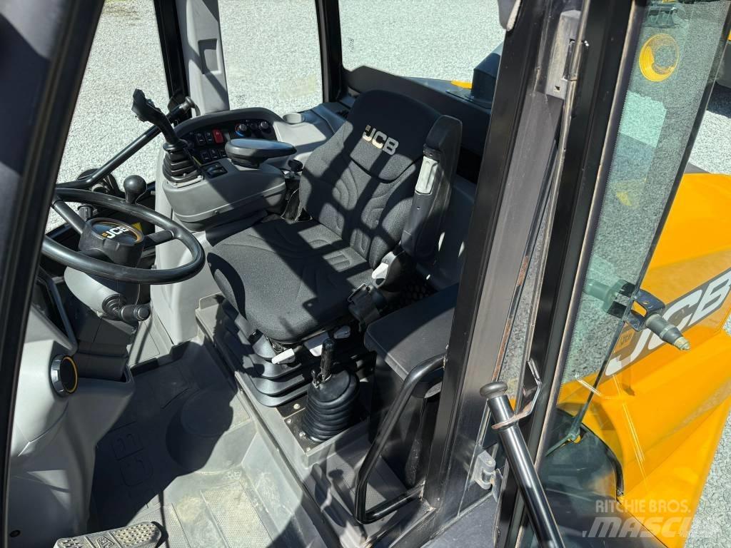 JCB TM 320 農業用テレハンドラー