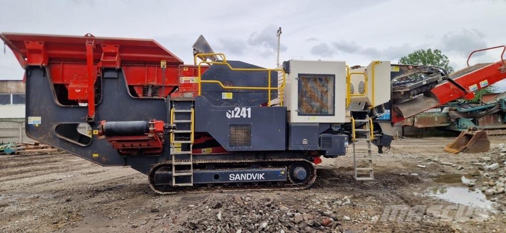 Sandvik QJ 241 自走式クラッシャー