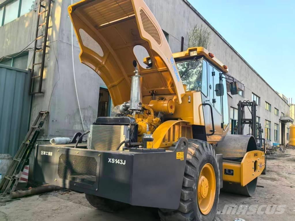 XCMG XS 142 J 振動ローラ