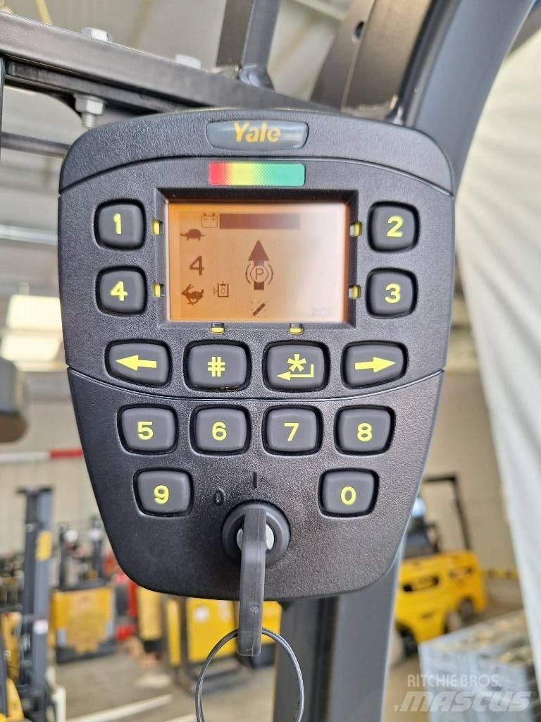 Yale ERP 30 VL バッテリーフォークリフト