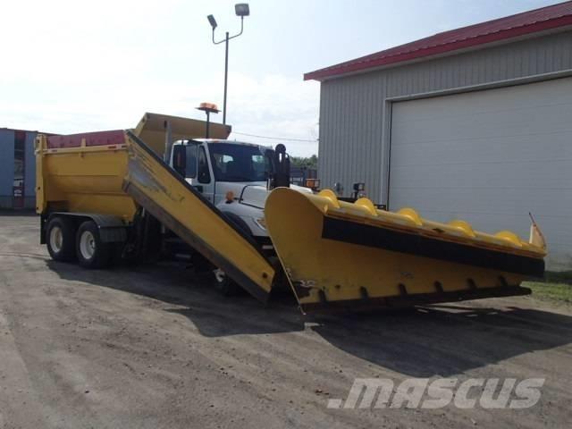 International 7400 スノーブレードとプラウ