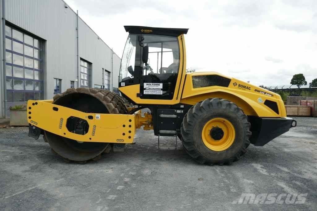 Bomag BW 213 PDH-5 ソイルコンパクター