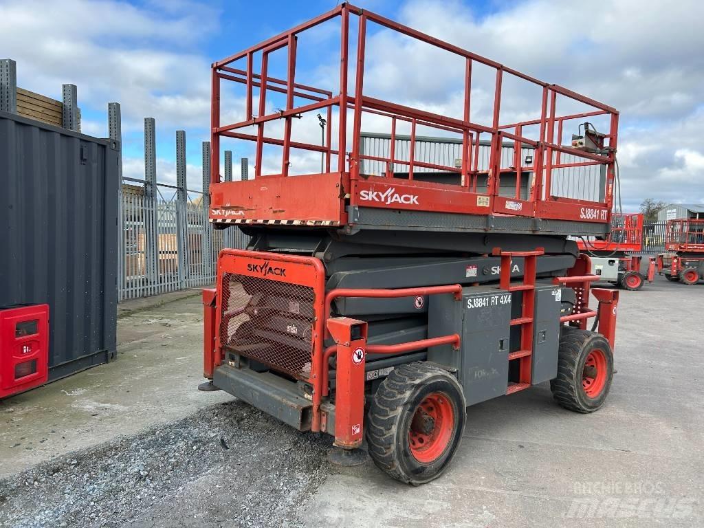 SkyJack SJ 8841 RT シザースリフト