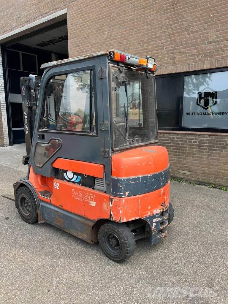 Toyota 7FBMF25 バッテリーフォークリフト