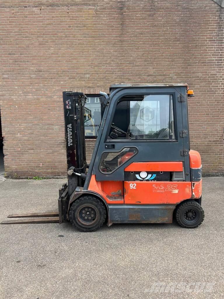 Toyota 7FBMF25 バッテリーフォークリフト