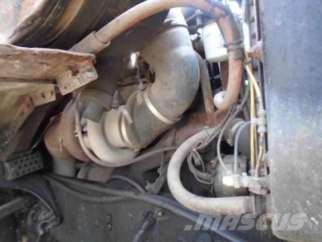 Ford LTL 9000 スノーブレードとプラウ