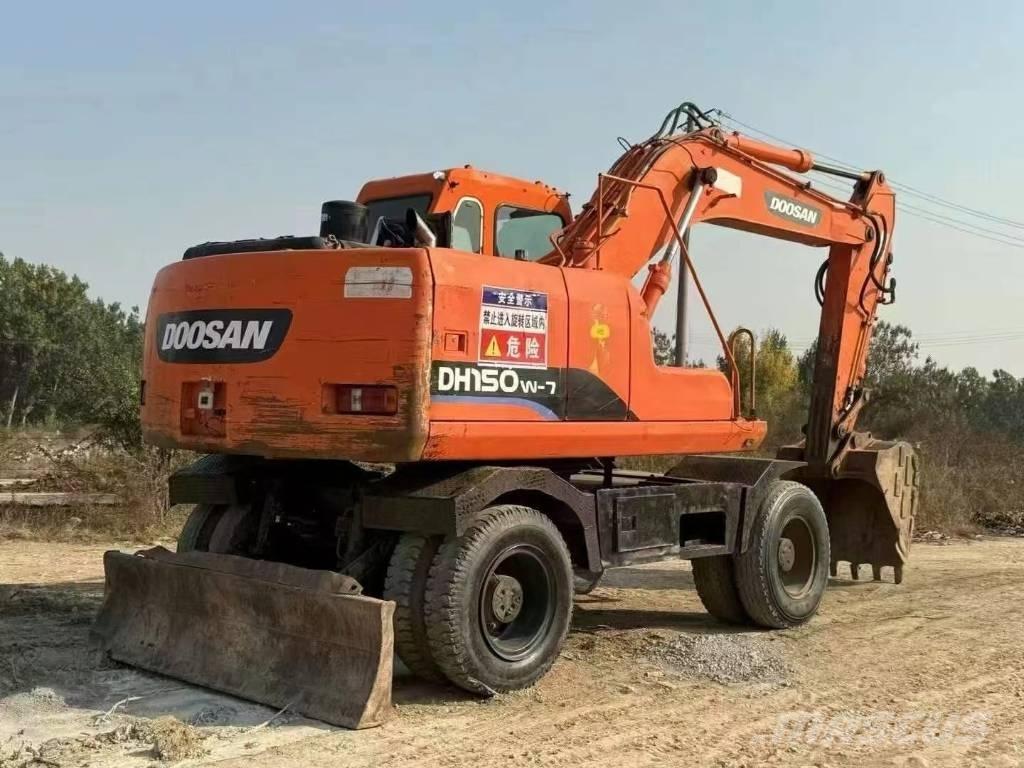 Doosan DH150W ホイール式油圧ショベル（パワーショベル・ユンボ・バックホー）