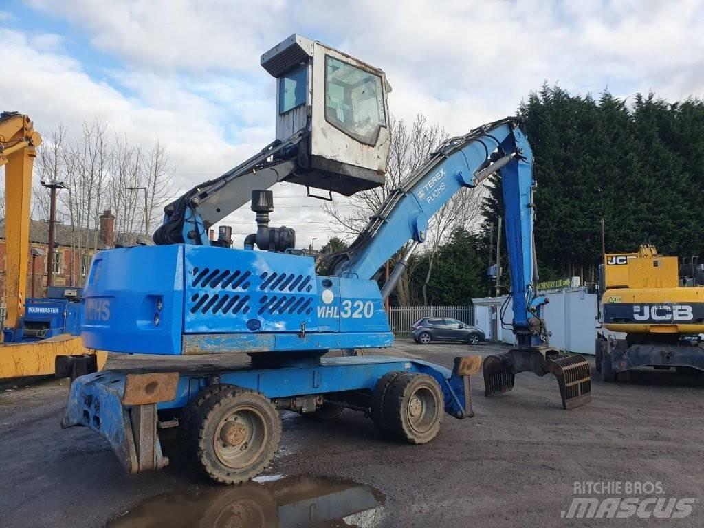 Fuchs MHL 320 廃棄物／工業産廃処理機