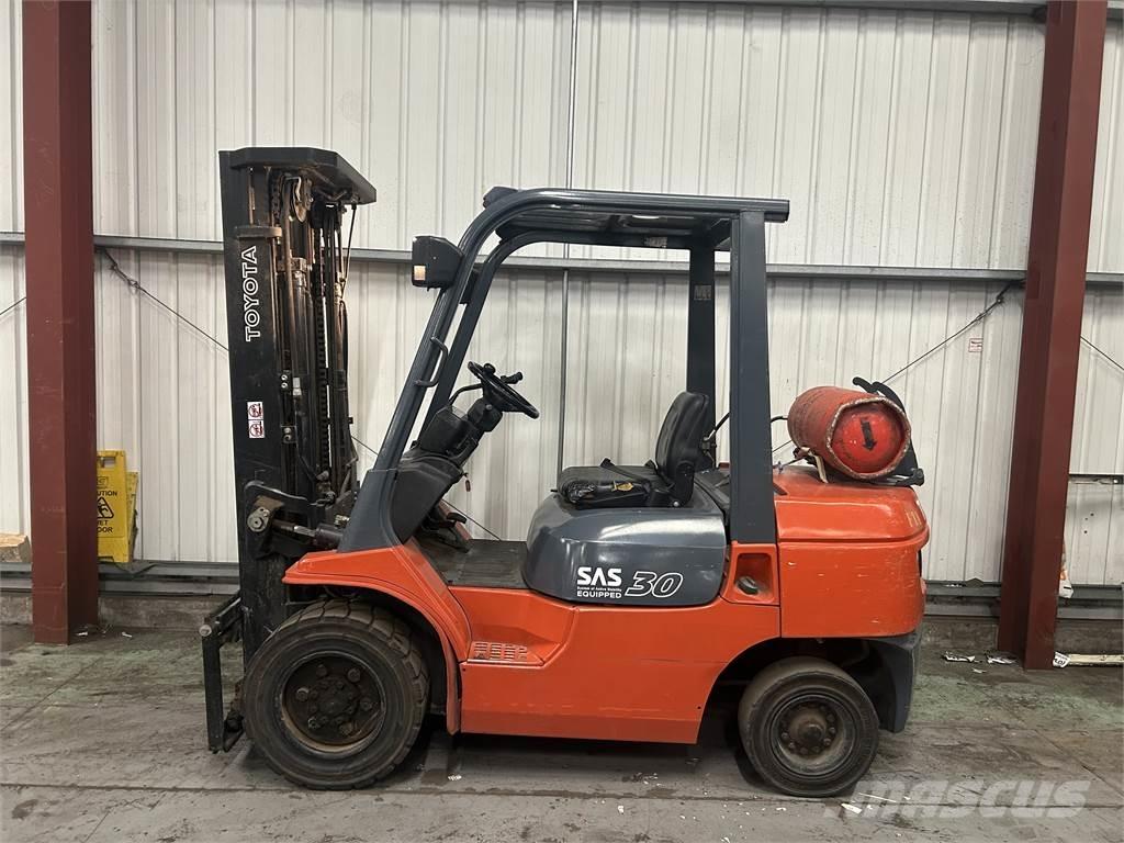 Toyota 7FGF30 LPGフォークリフト