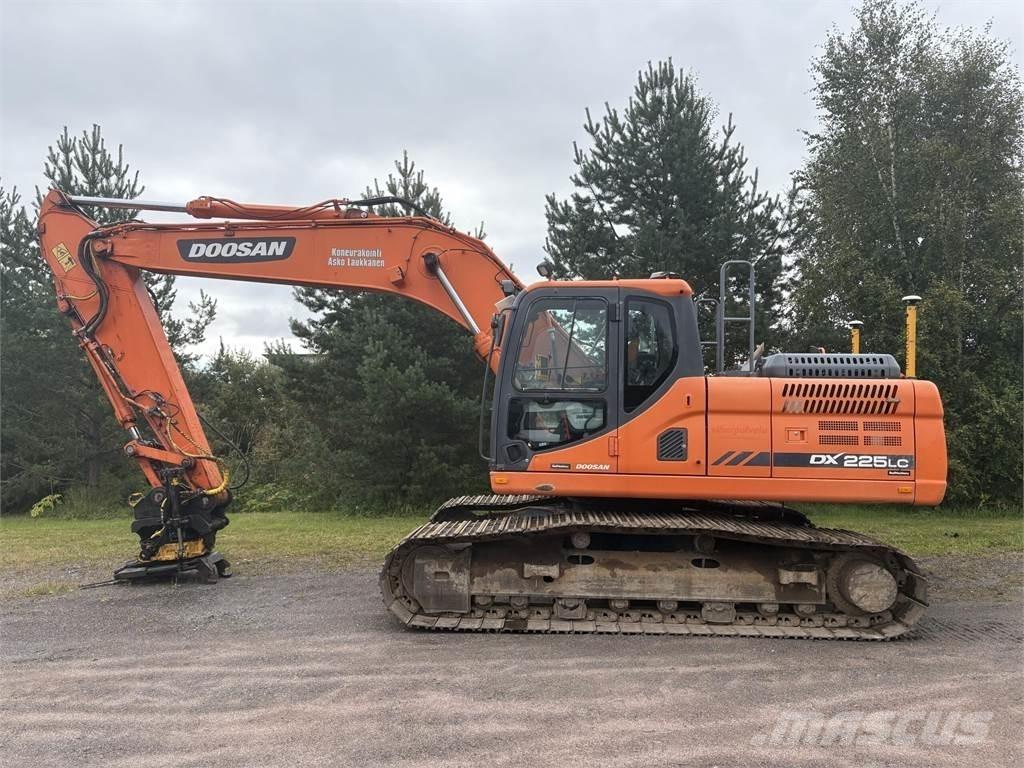 Doosan DX225LC-3 大型油圧ショベル12t以上（パワーショベル・ユンボ）