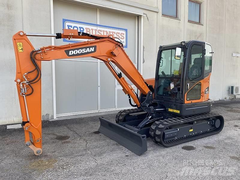 Doosan DX 63-3 ミニ油圧ショベル 7t以下（ミニユンボ・ミニディガー）