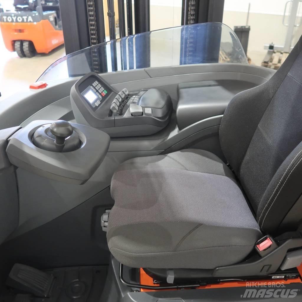 Toyota RRE160H リーチフォークリフト