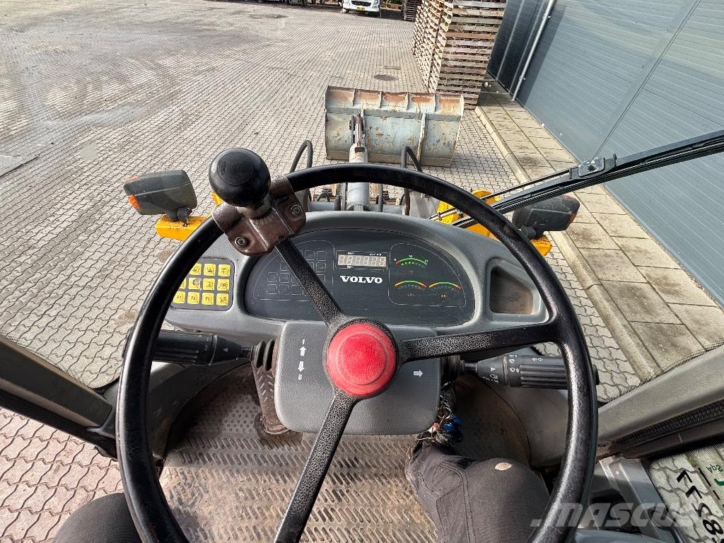 Volvo L 30 ホイールローダー・タイヤショベル